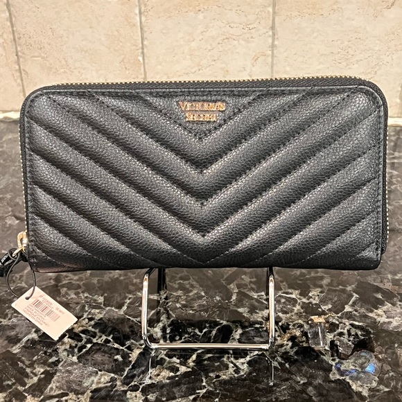 Victoria's Secret Black Chevron Wallet - Picture 1 of 14